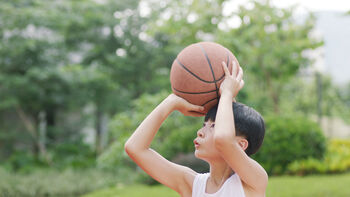 basketball ,sportsutstyr ,ball ,basketballbevegelser ,spiller sport.