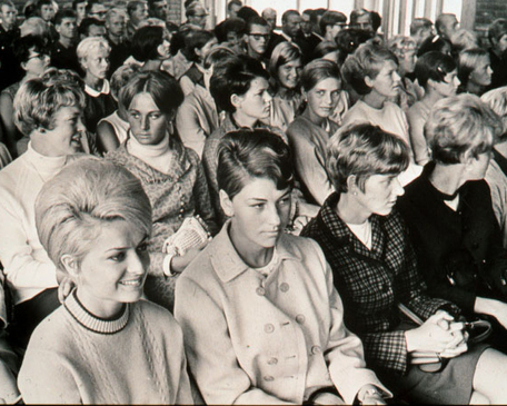 publikum ved åpning i 1969